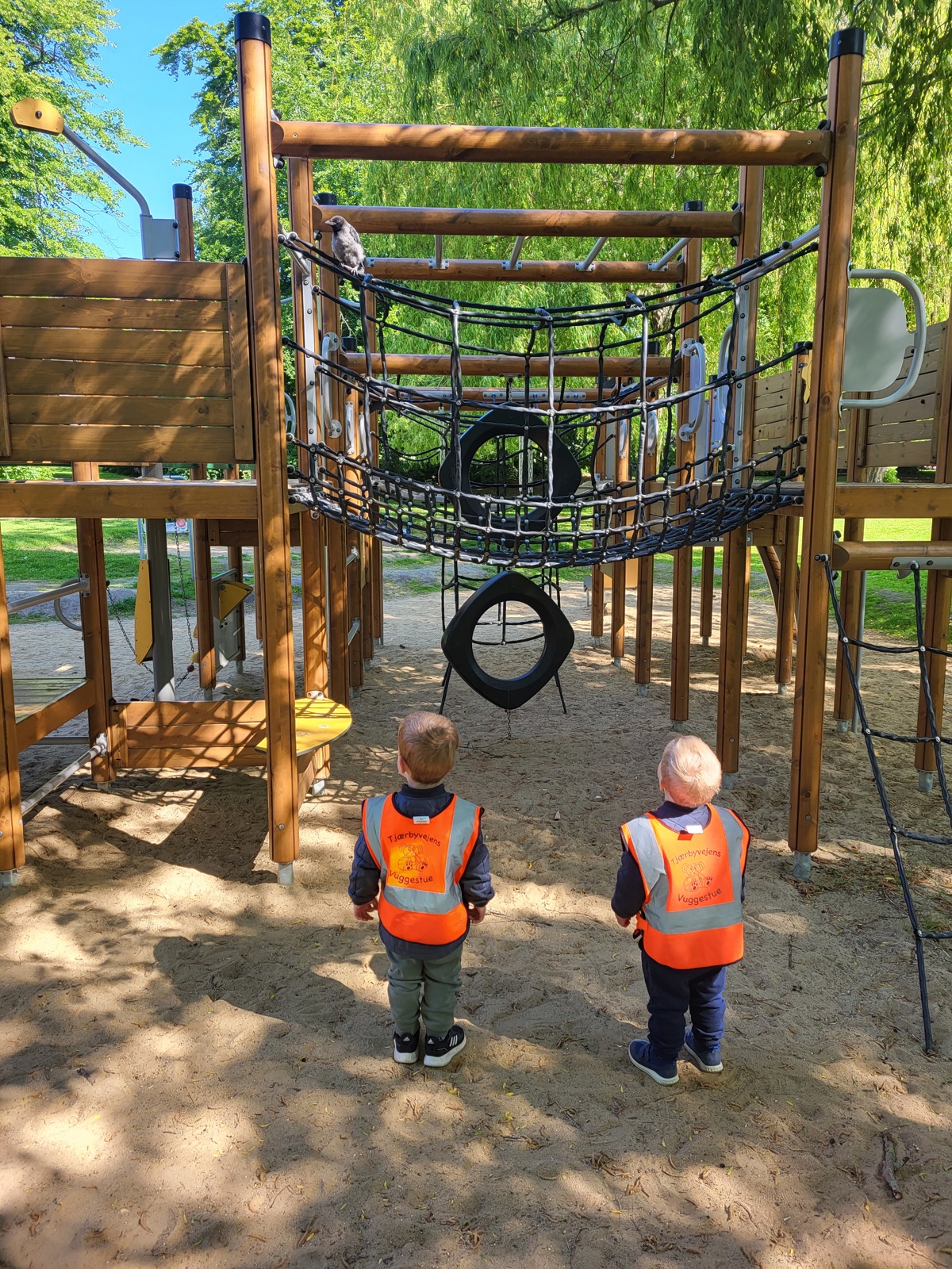 Børn på legepladsen i Tjærbyvejens Vuggestue