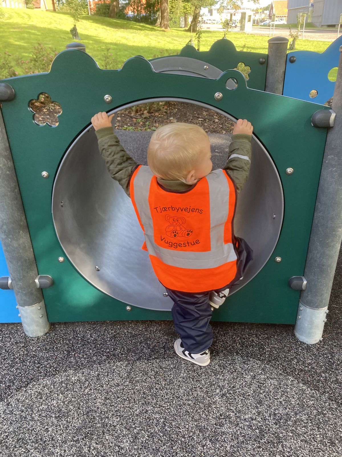 Barn på legepladsen i Tjærbyvejens Vuggestue